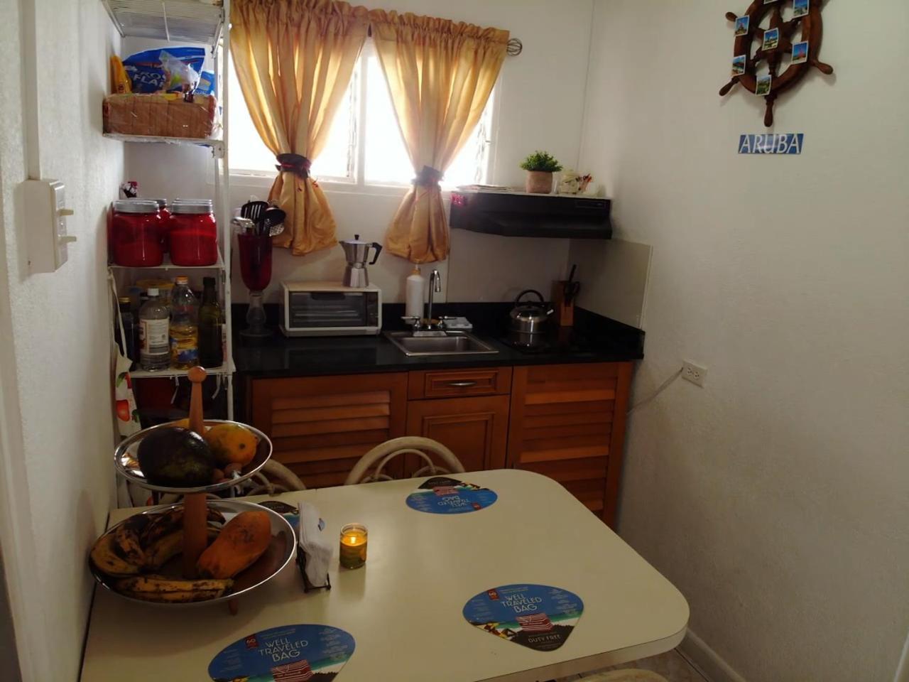 Hostel Room Aruba 오란제스타트 외부 사진
