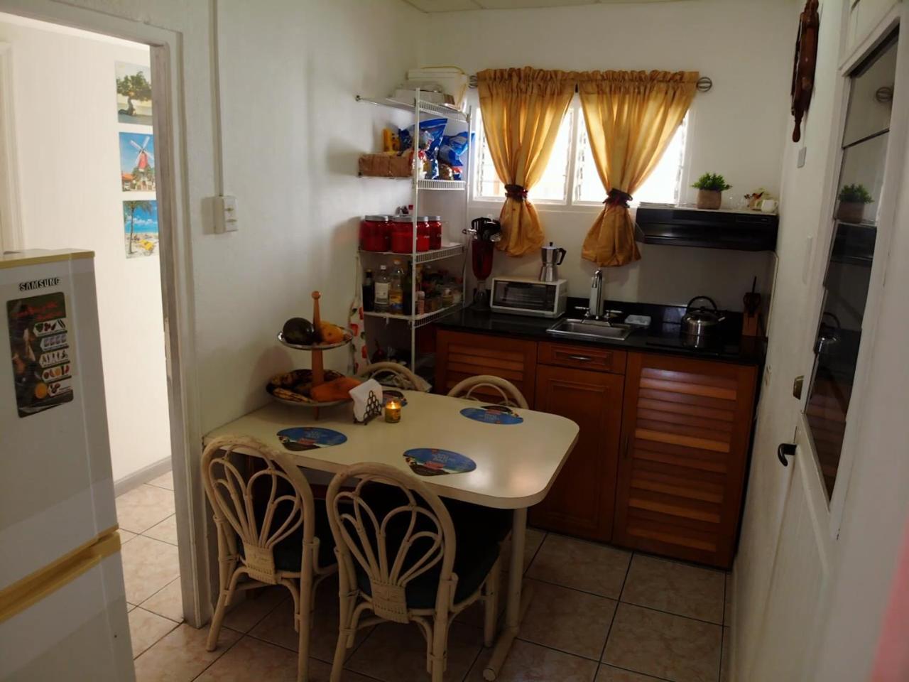 Hostel Room Aruba 오란제스타트 외부 사진