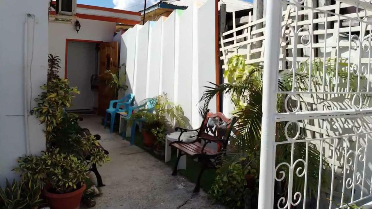 Hostel Room Aruba 오란제스타트 외부 사진